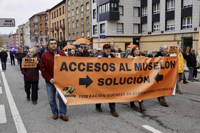 La Calzada vuelve a clamar contra el tráfico de camiones (en imágenes)