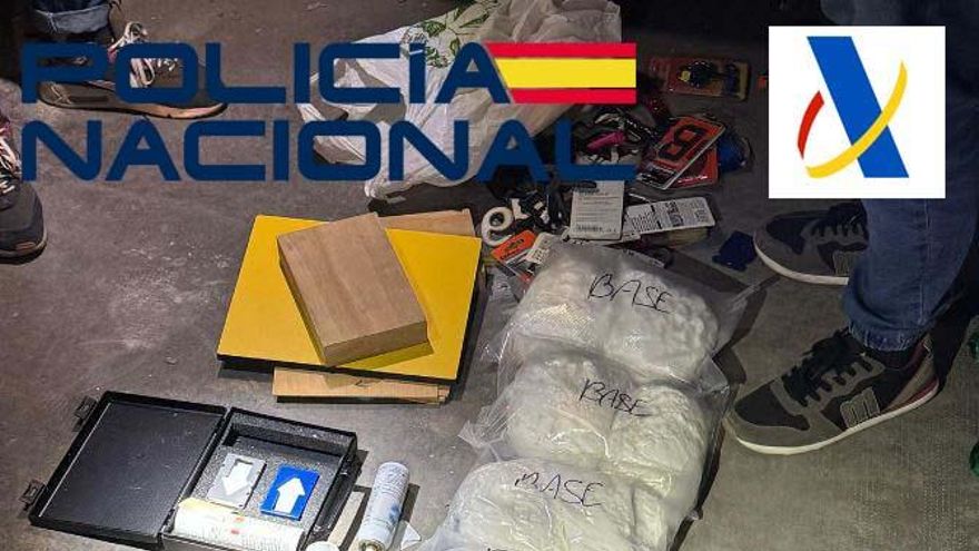 Desarticulado un grupo criminal de distribución de droga en Extremadura con 7 kilos de cocaína, 14 vehículos y armas