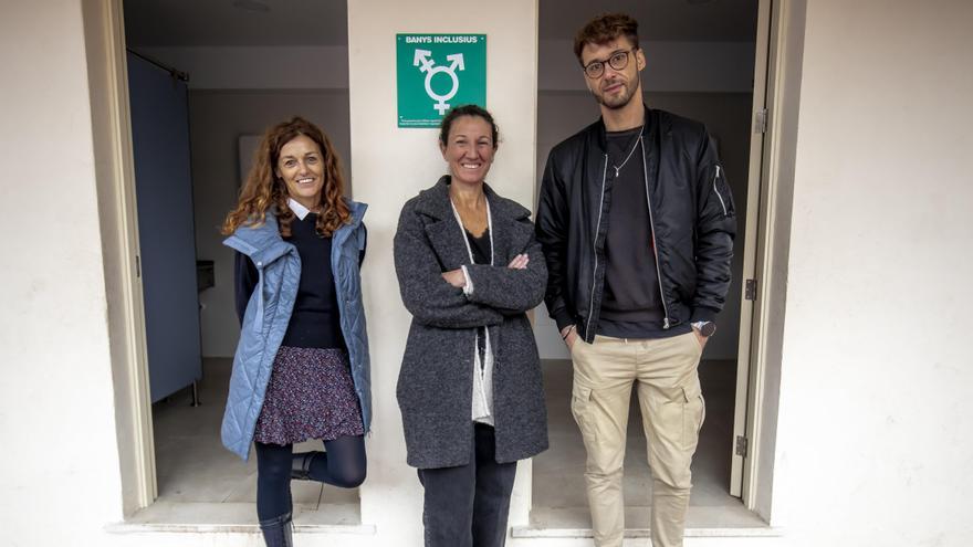 Los baños mixtos para alumnos trans o no binarios se abren paso en los  colegios de Mallorca