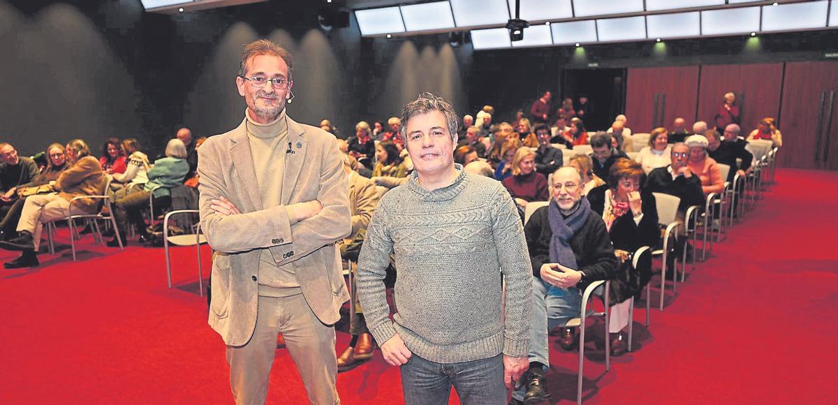 De izquierda a derecha, Francisco González Redondo y César Luis González, el viernes, en el Club LA NUEVA ESPAÑA.