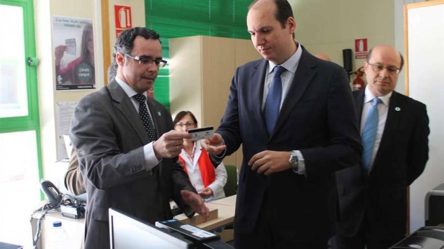 Los centros de salud de Extremadura entregarán las tarjetas sanitarias al momento