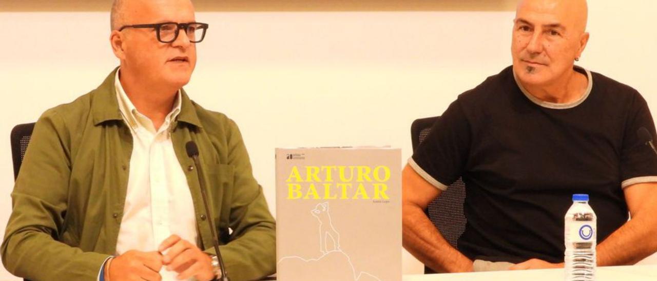 Manuel Baltar y Antón Lopo en la presentación del libro.   | // F. CASANOVA