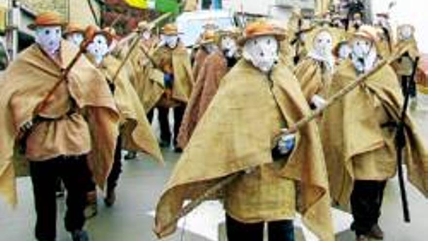 Los Mascarones, un carnaval distinto en Arroyomolinos de la Vera