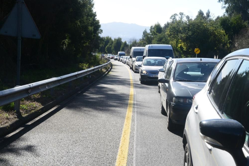 Decenas de conductores atrapados en el corredor