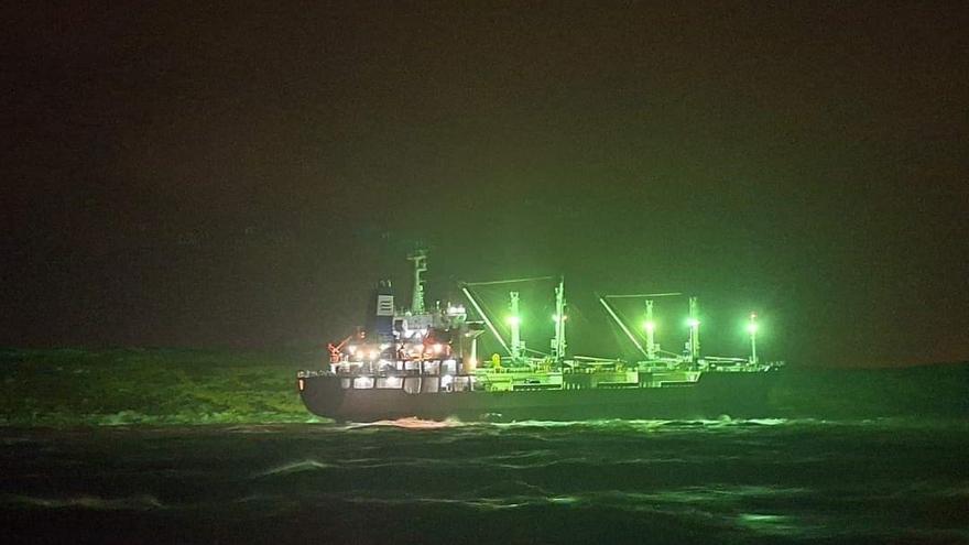 Encalla en Malvinas un mercante cargado de calamar con destino Vigo