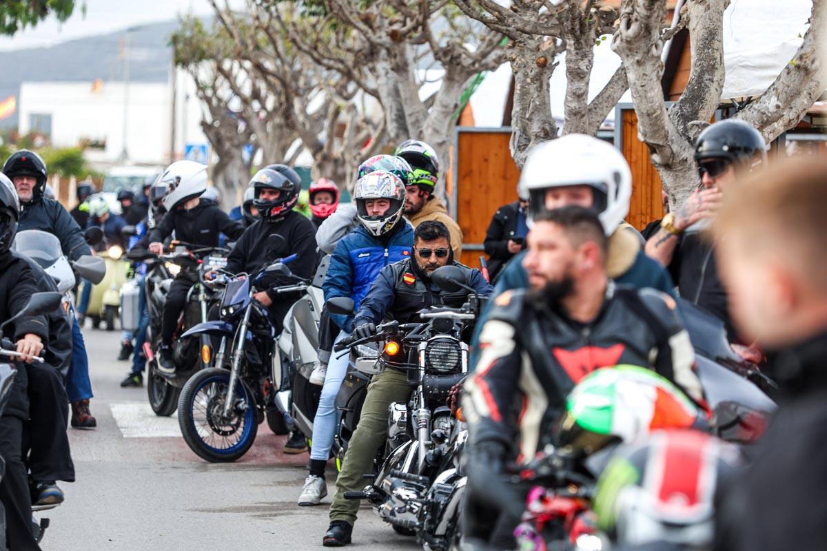 El cortejo fúnebre del Pitiús Team Motoclub al joven motorista fallecido en Ibiza