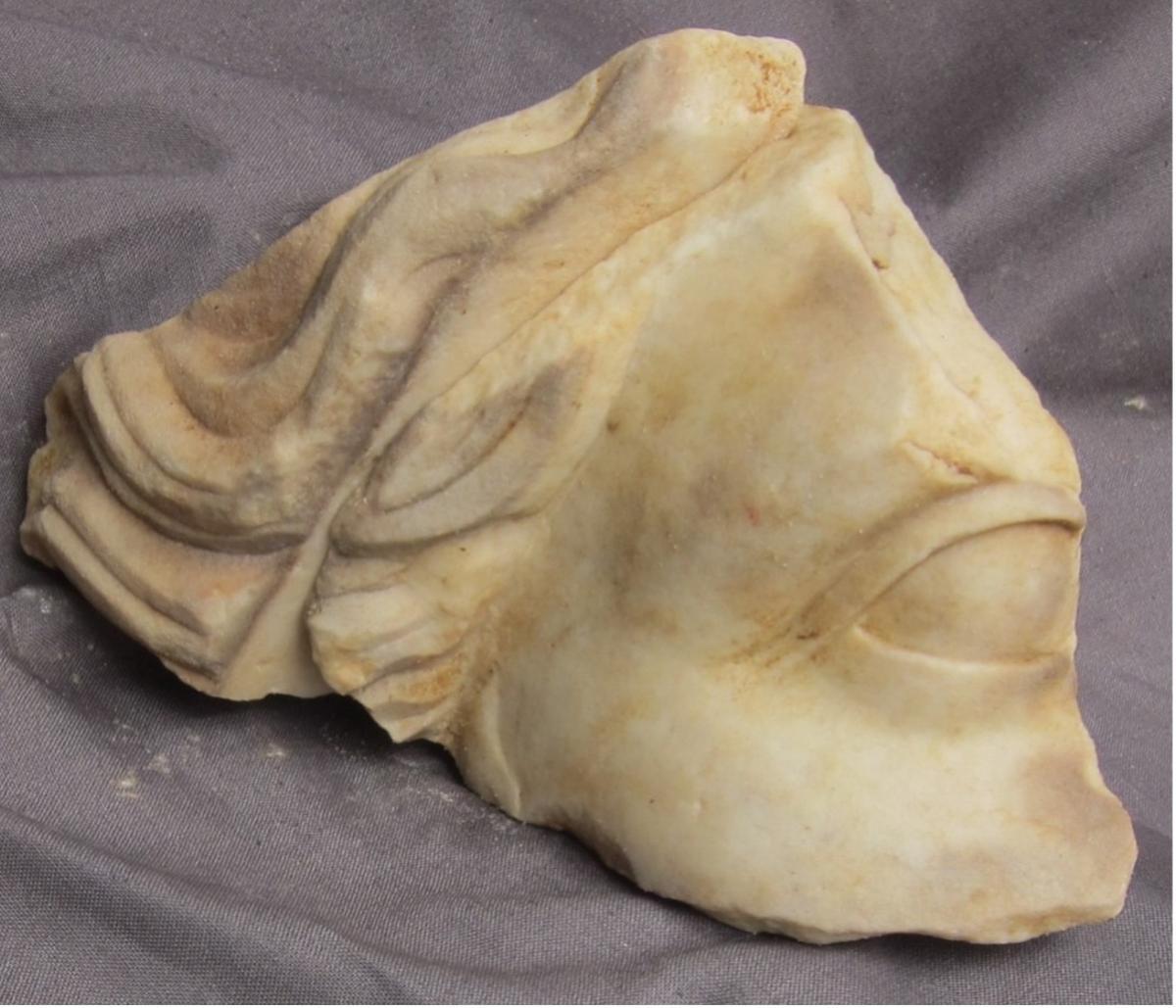 El fragment d'escultura trobat a Llívia