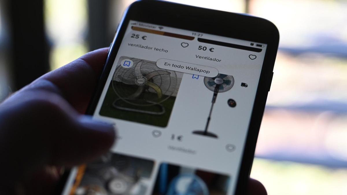 Un usuario busca ventiladores en la aplicación Wallapop.