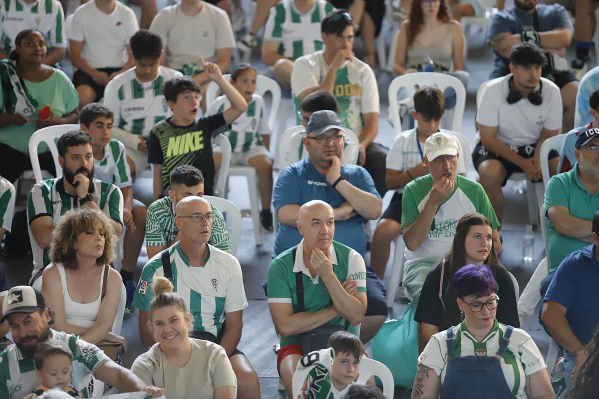 Play off de ascenso | La afición cordobesista en Vista Alegre, en imágenes