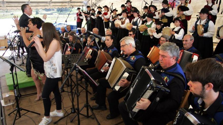 El cantante vigués Guillermo Castro actuará el domingo en el San Jorge de Cereixo