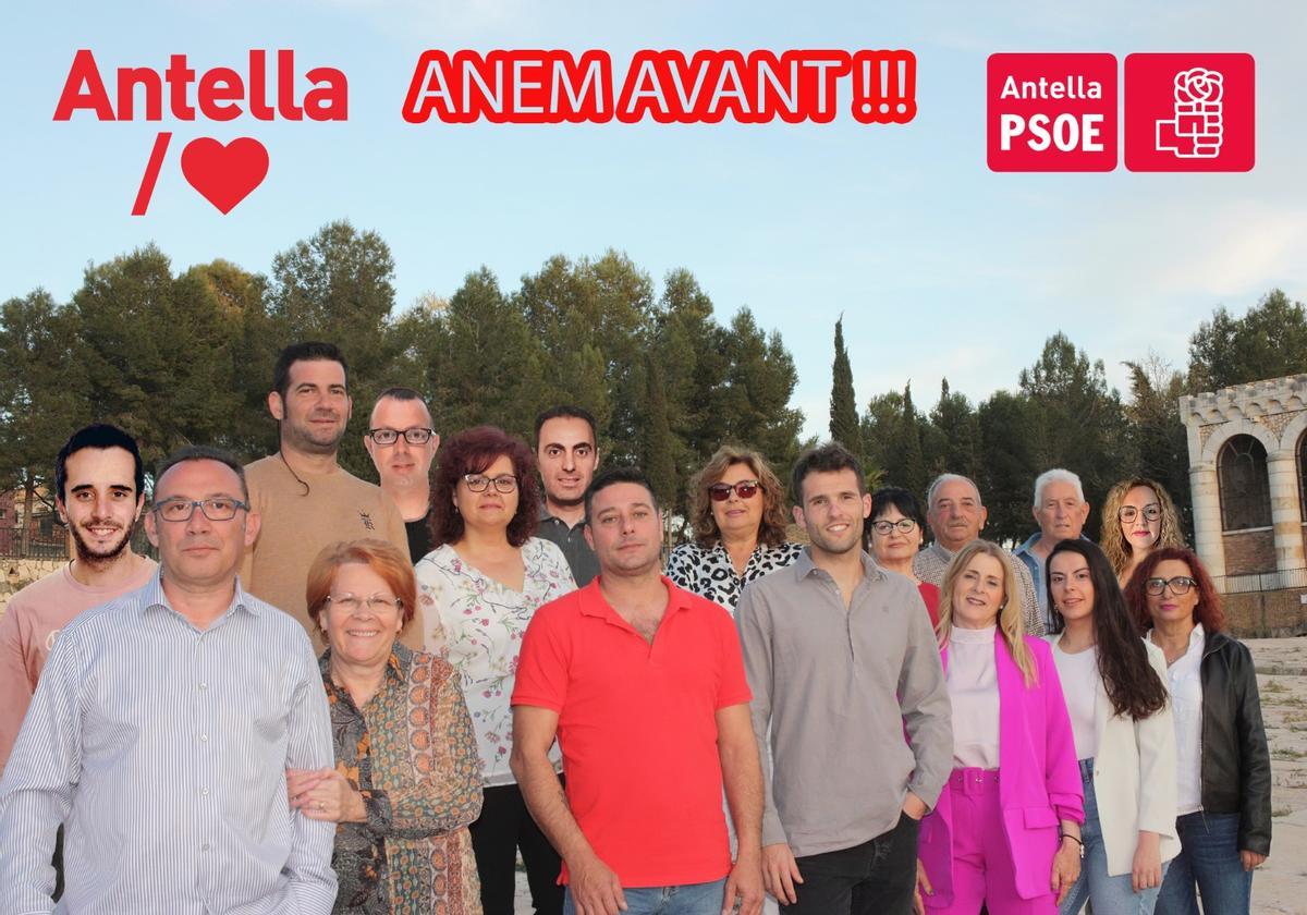La mayoría de los integrantes de la candidatura del PSPV de Antella.