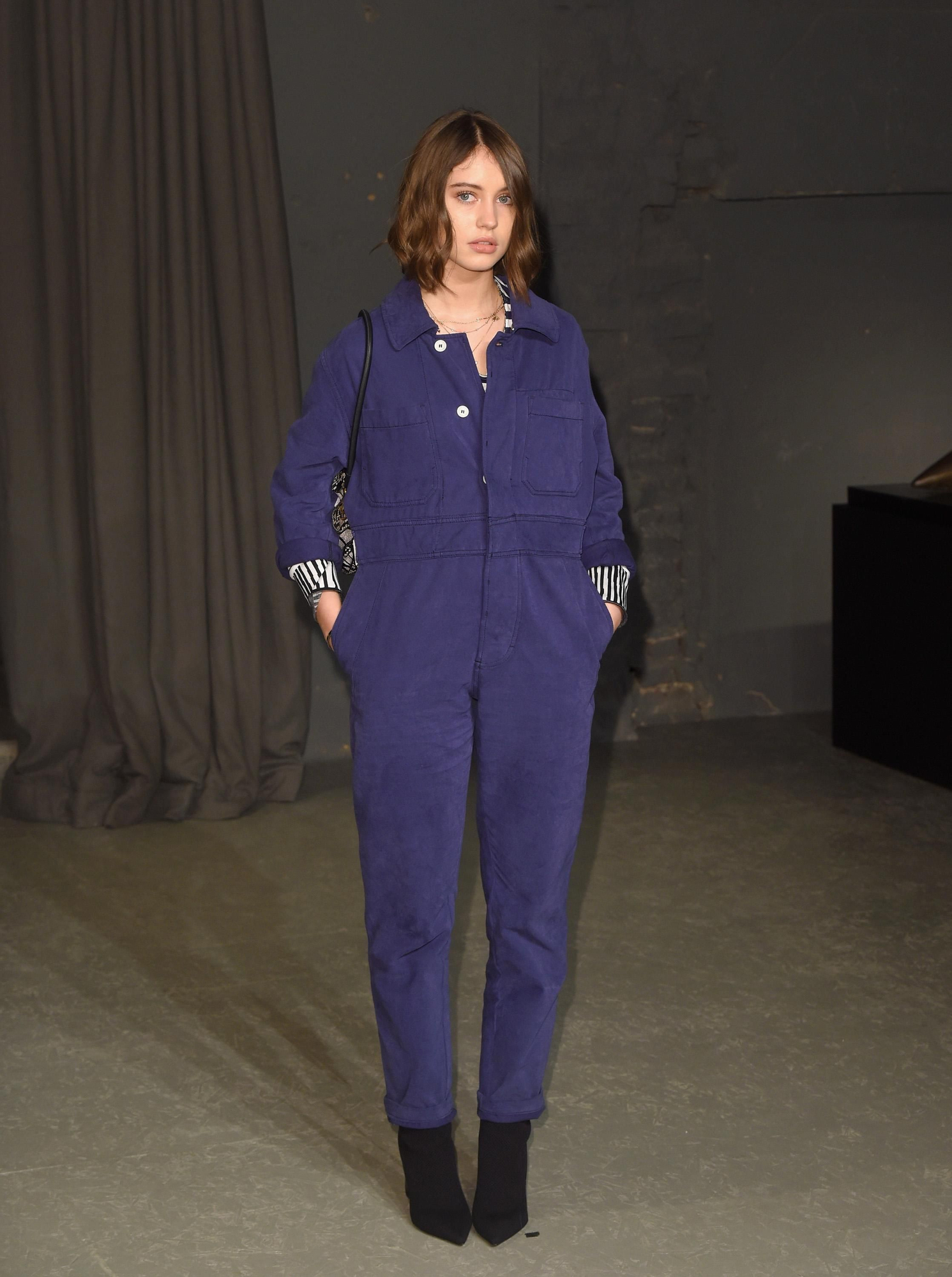 Iris Law en el desfile de Burberry otoño invierno 2017-2018 en Londres