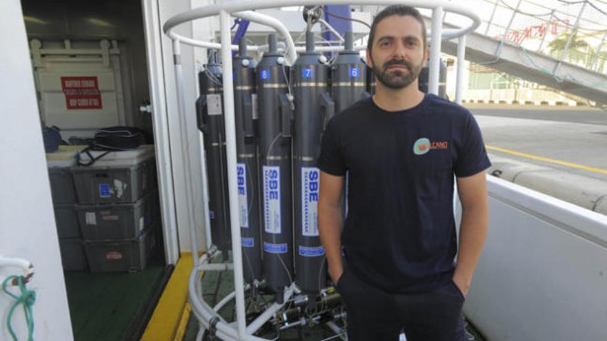 Eugenio Fraile, en el buque oceanográfico &#039;Ramón Margalef&#039;, atracado en Las Palmas de Gran Canaria. | andrés cruz