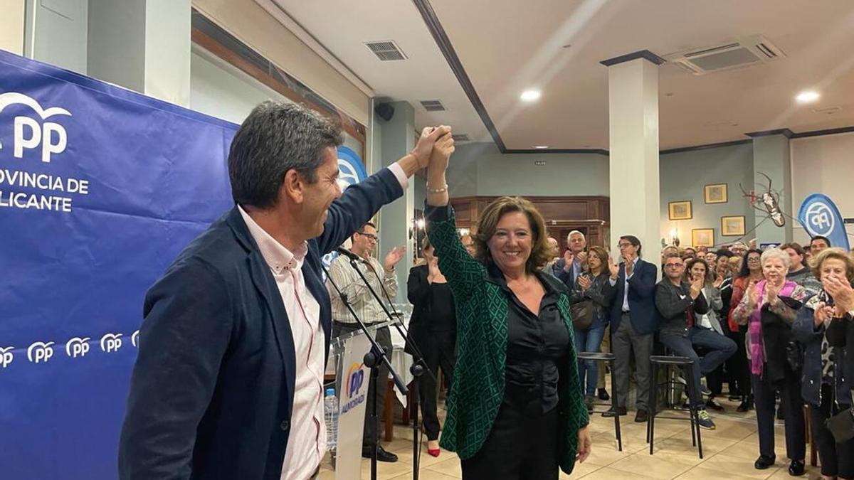 Carlos Mazón y María Gómez durante la presentación de la candidatura en Almoradí