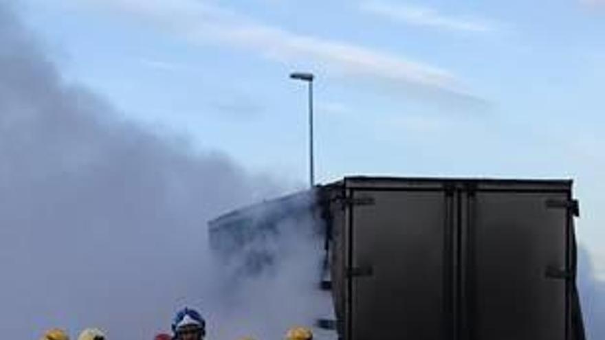 S&#039;incendia la càrrega d&#039;un camió a l&#039;eix Transversal,  a Sallent