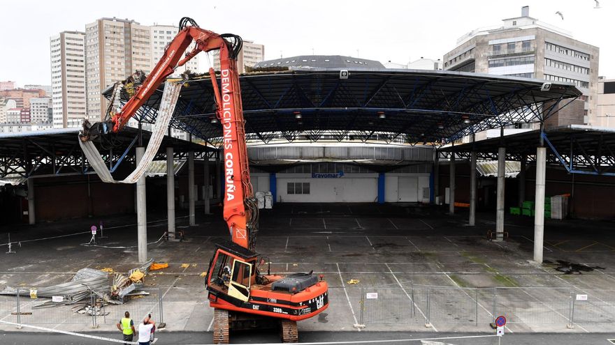 Desmantelada la antigua lonja de camiones del Puerto de A Coruña