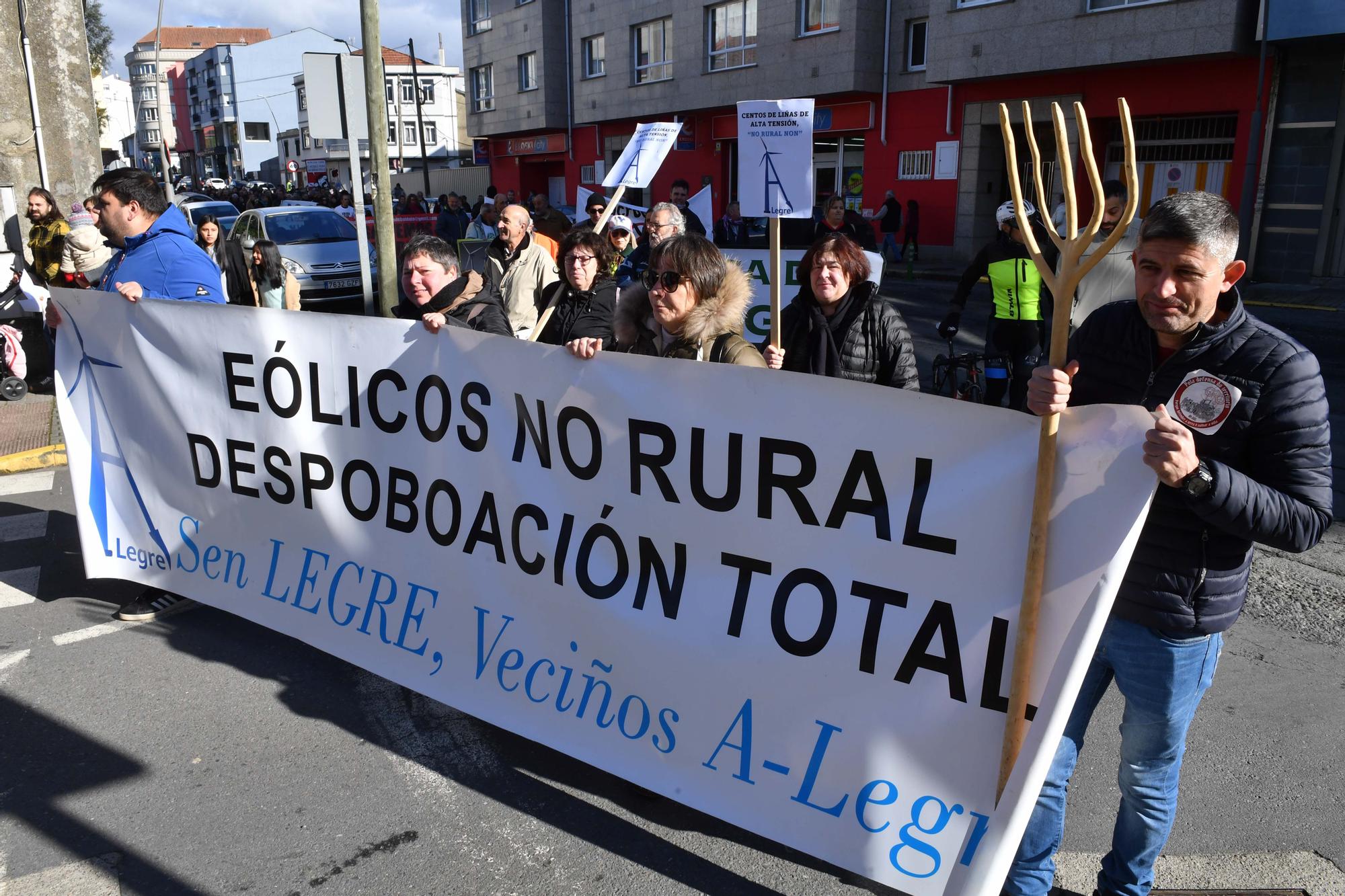 Marcha el Carral contra la "invasión eólica"