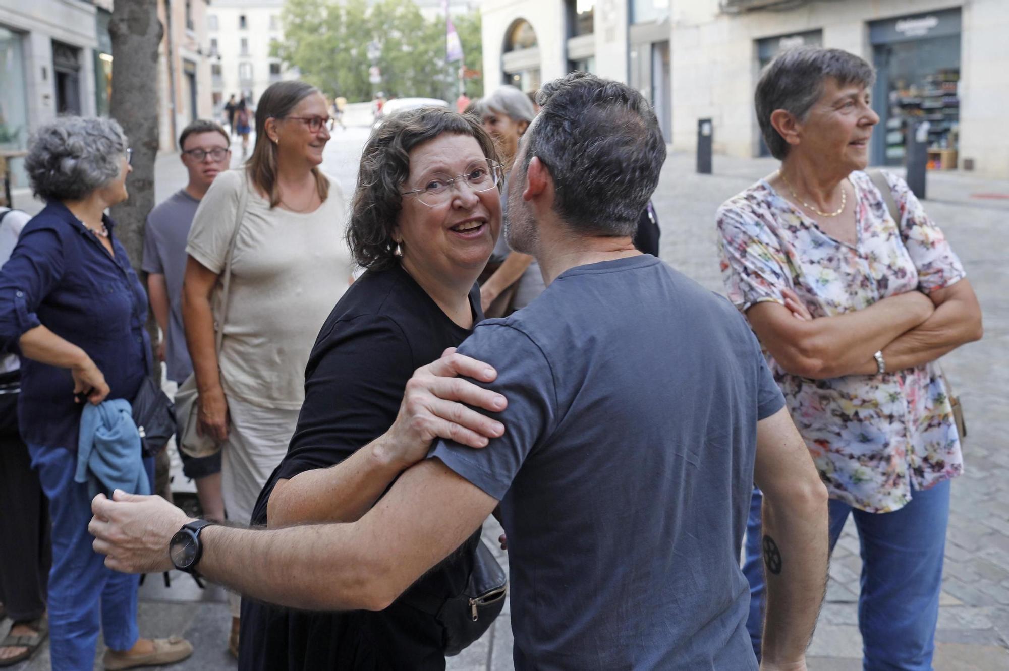 La floristeria Flor a punt s’acomiada amb una festa i una actuació musical