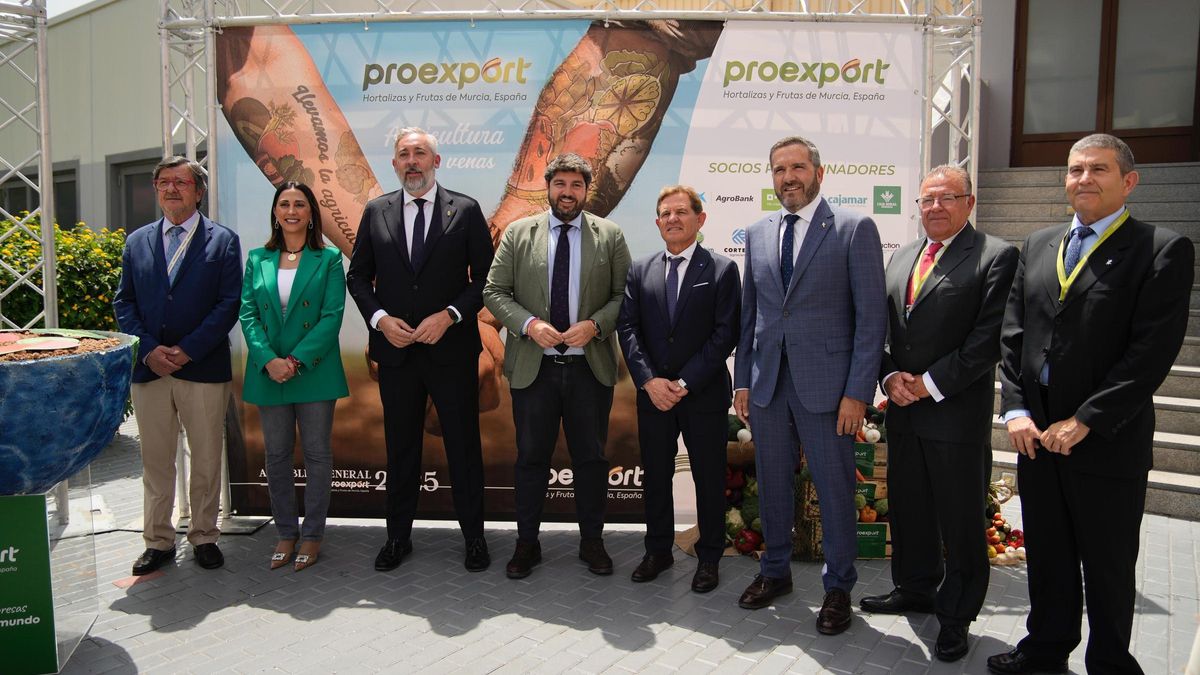 El presidente regional, Fernando López Miras, este jueves junto al presidente de Proexport, Mariano Zapata.