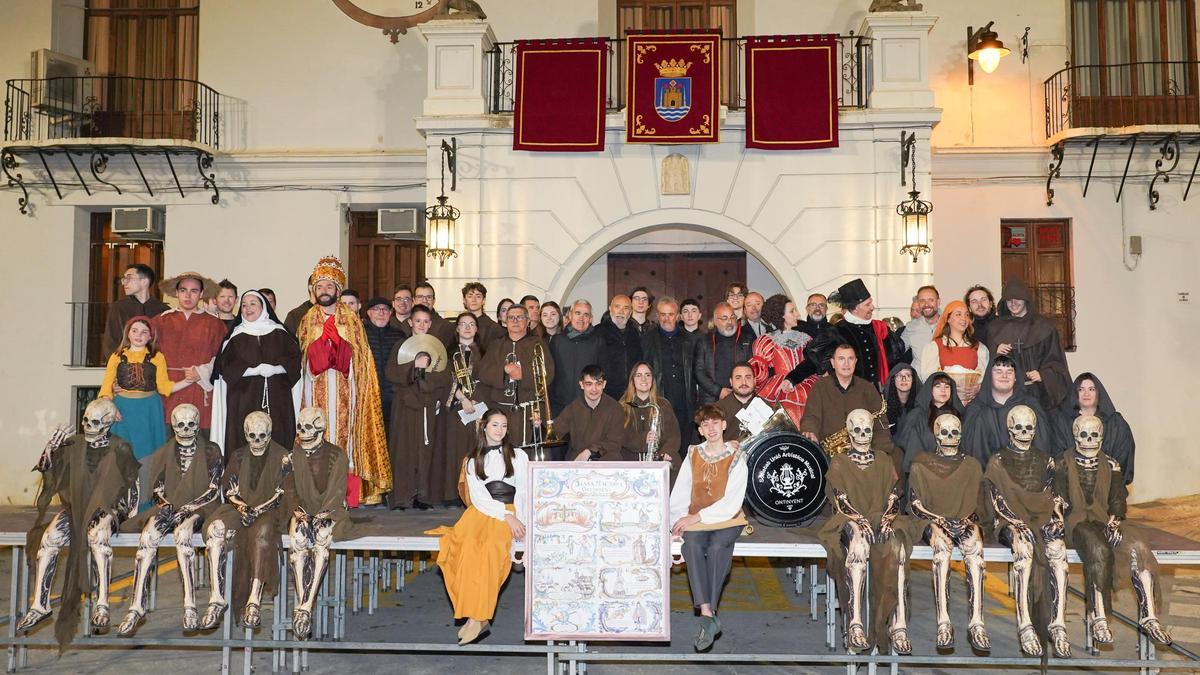Los participantes en la tercera edición de la Dansa Macabra en Ontinyent.