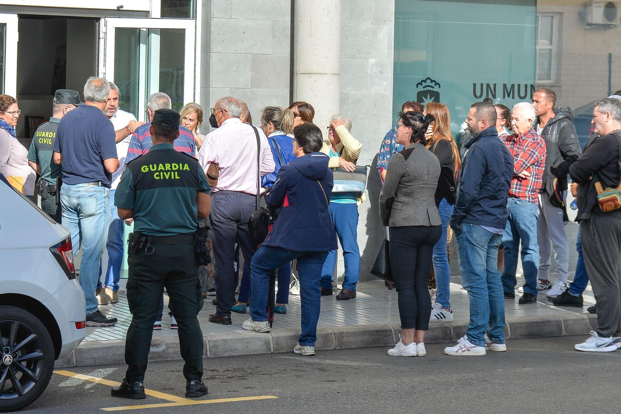 Concetración de afectados por el traslado de la residencia de mayores Tarazona