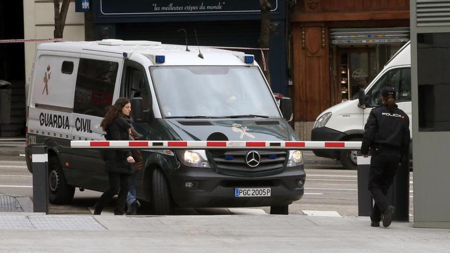 Mario Conde ha llegado en un furgón de la Guardia Civil.