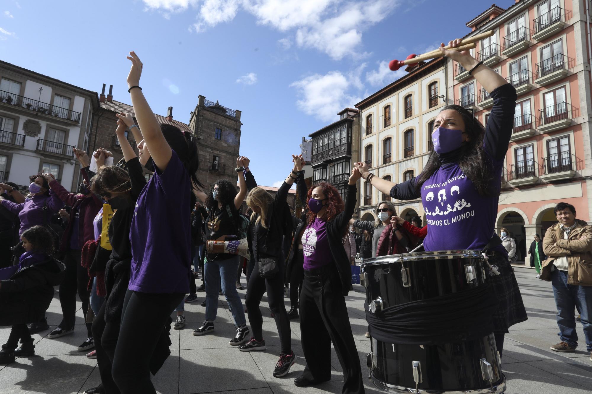 EN IMÁGENES: Así se vivió el Día de la Mujer (8M) en Avilés