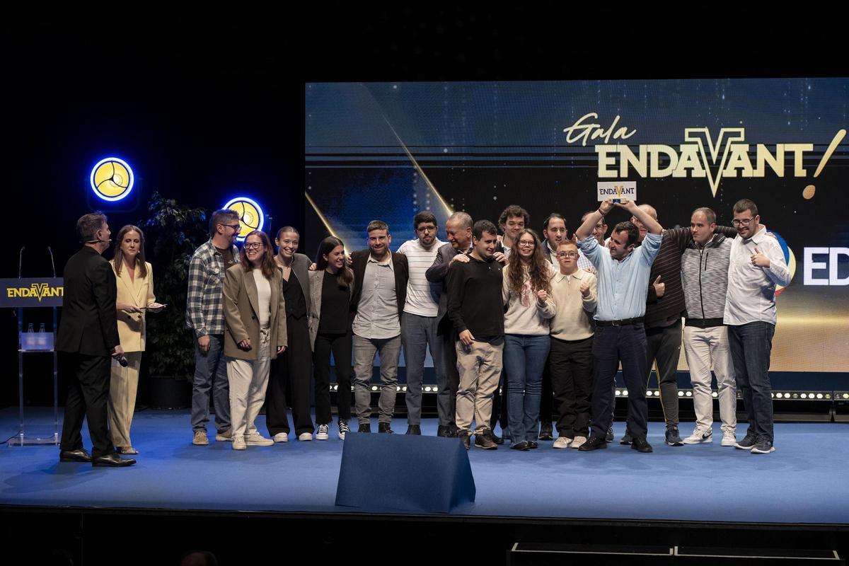 El equipo EDI del Villarreal CF se proclamó campeón de LaLiga Genuine y tuvo su reconocimiento.