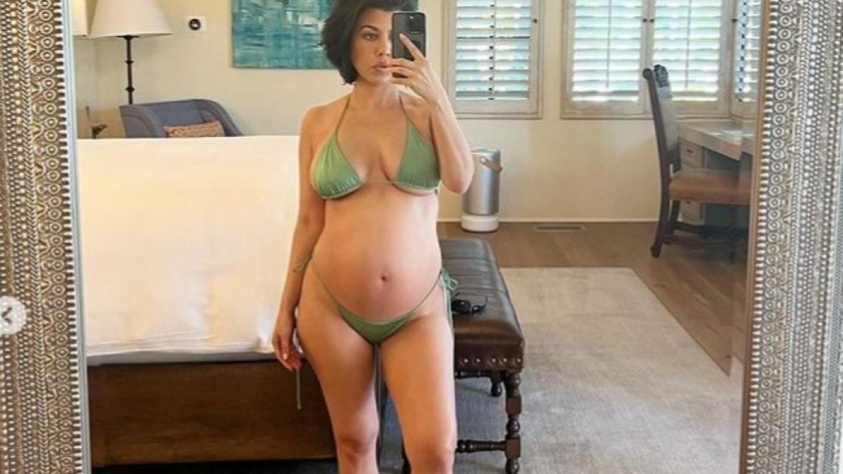 Kourtney Kardashian muestra embarazo con un selfie en bikini