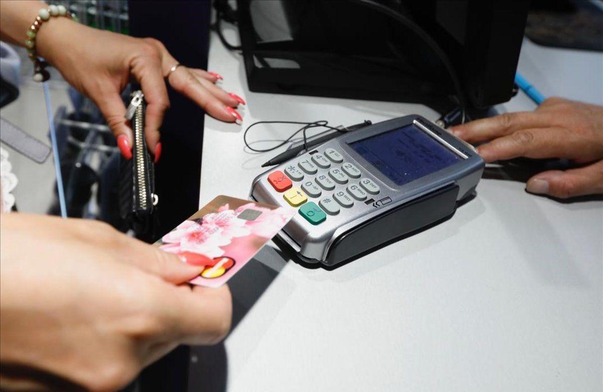 Grans comerços fan seves les targetes ‘revolving’ amb interessos d’usura