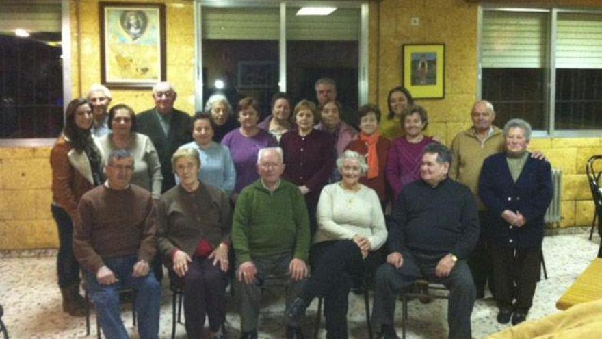 Los participantes en el taller de risoterapia, durante el acto de clausura celebrado en Villalube.