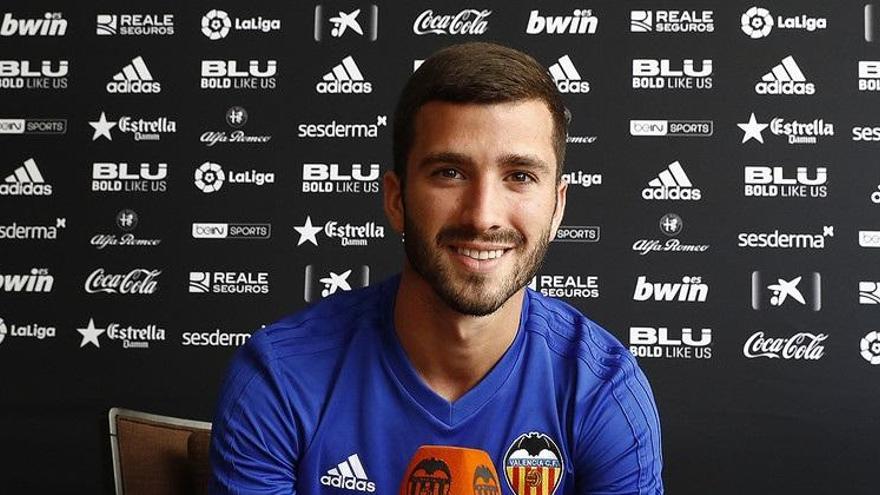 Gayà: &quot;No me veo fuera del Valencia&quot;