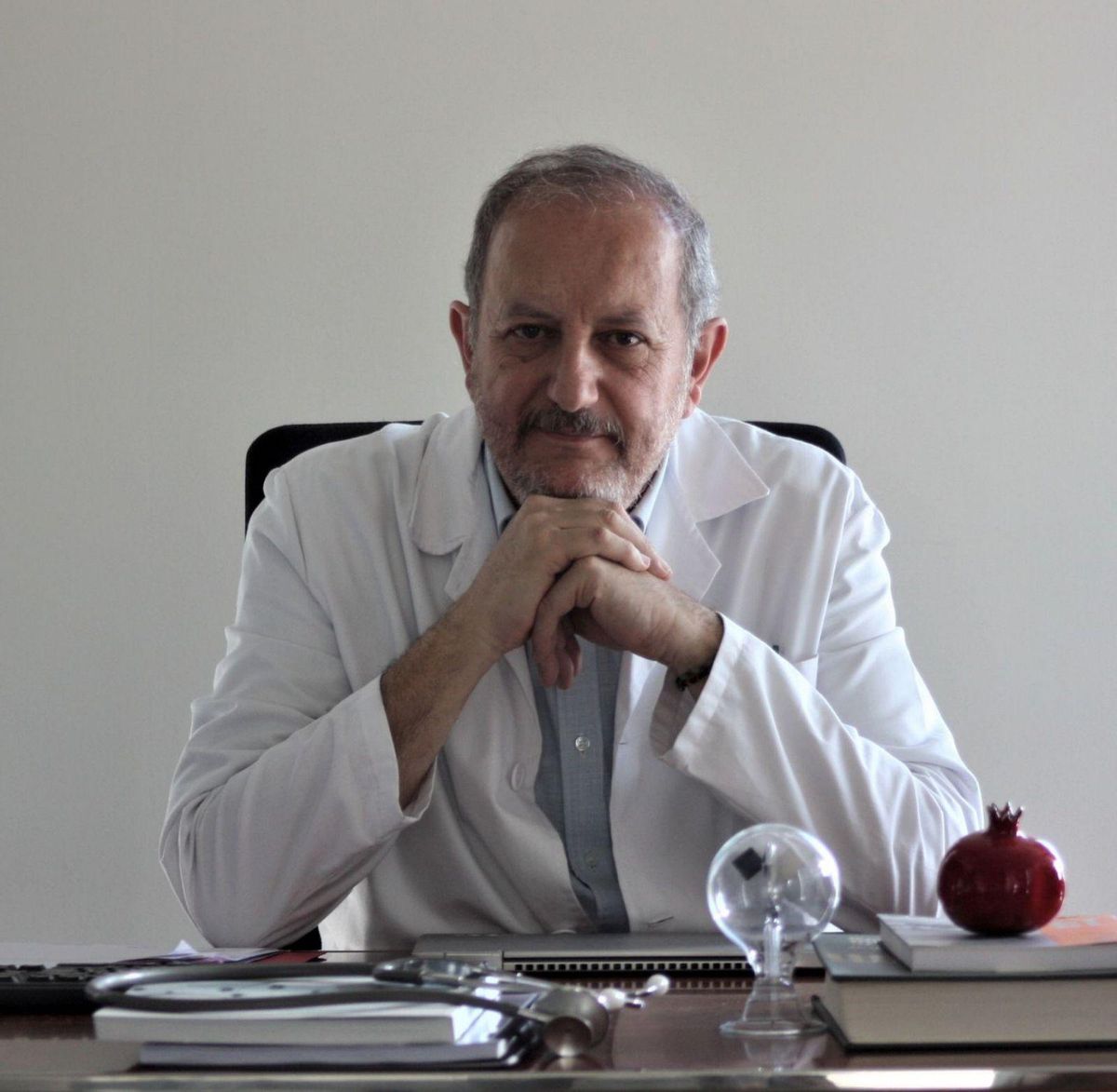 Nicolás Olea: "La meitat del món té la regla però d’això se n’obliden els mascles que regulen" Nicolás Olea: "La meitat del món té la regla però d’això se n’obliden els mascles que regulen"