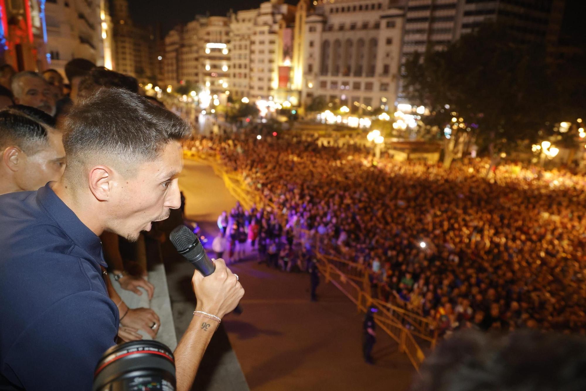 Todas las fotos de la rúa del Levante UD por su ascenso a Primera División