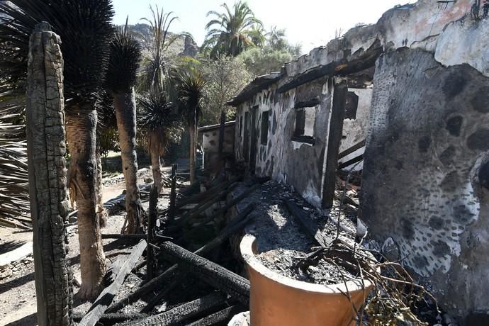 18/03/2019 FATAGA. SAN BARTOLOME DE TIRAJANA.  Incendio en Fataga, en la Finca Rural, Molino de Agua. Fotografa: YAIZA SOCORRO.  | 18/03/2019 | Fotógrafo: Yaiza Socorro