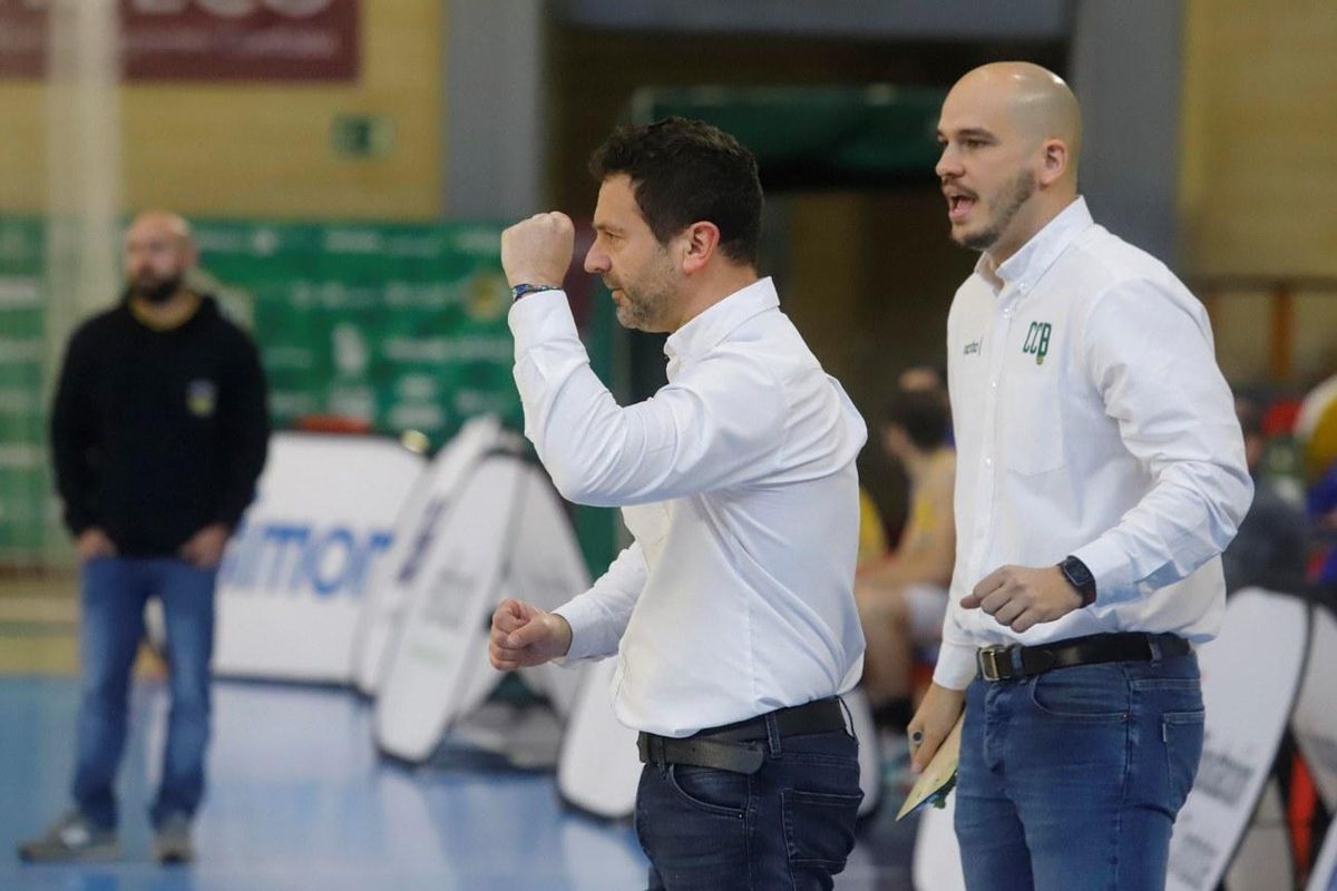 Alfredo Gálvez celebra una acción de su equipo.