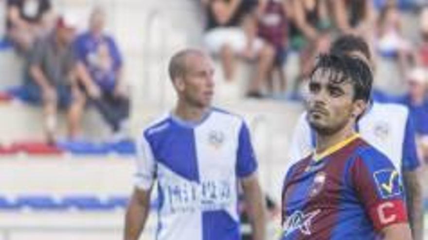 Antonio Cañadas ocupará ante el Alcoyano la demarcación de Quim Araujo