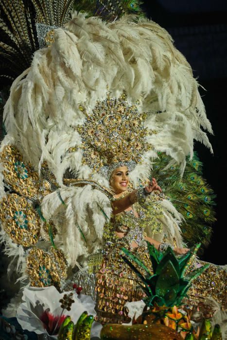 Candidatas durante la Gala de Elección a Reina del Carnaval de Santa Cruz