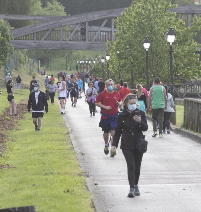 Oviedo se echa a la calle para hacer deporte en el primer día del desconfinamiento