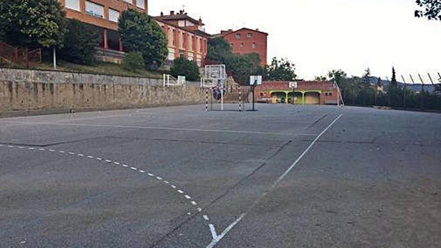 Pista gran del pati de l&#039;escola Sant Joan de Berga