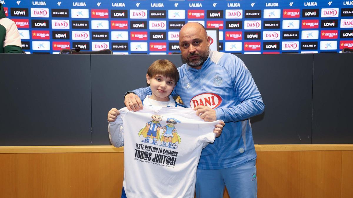 Manolo González cita a Héctor en un partido marcado por la lucha contra el cáncer infantil