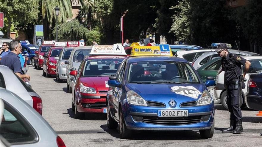 Cierran dos autoescuelas en Cáceres debido a las pérdidas por la huelga de examinadores