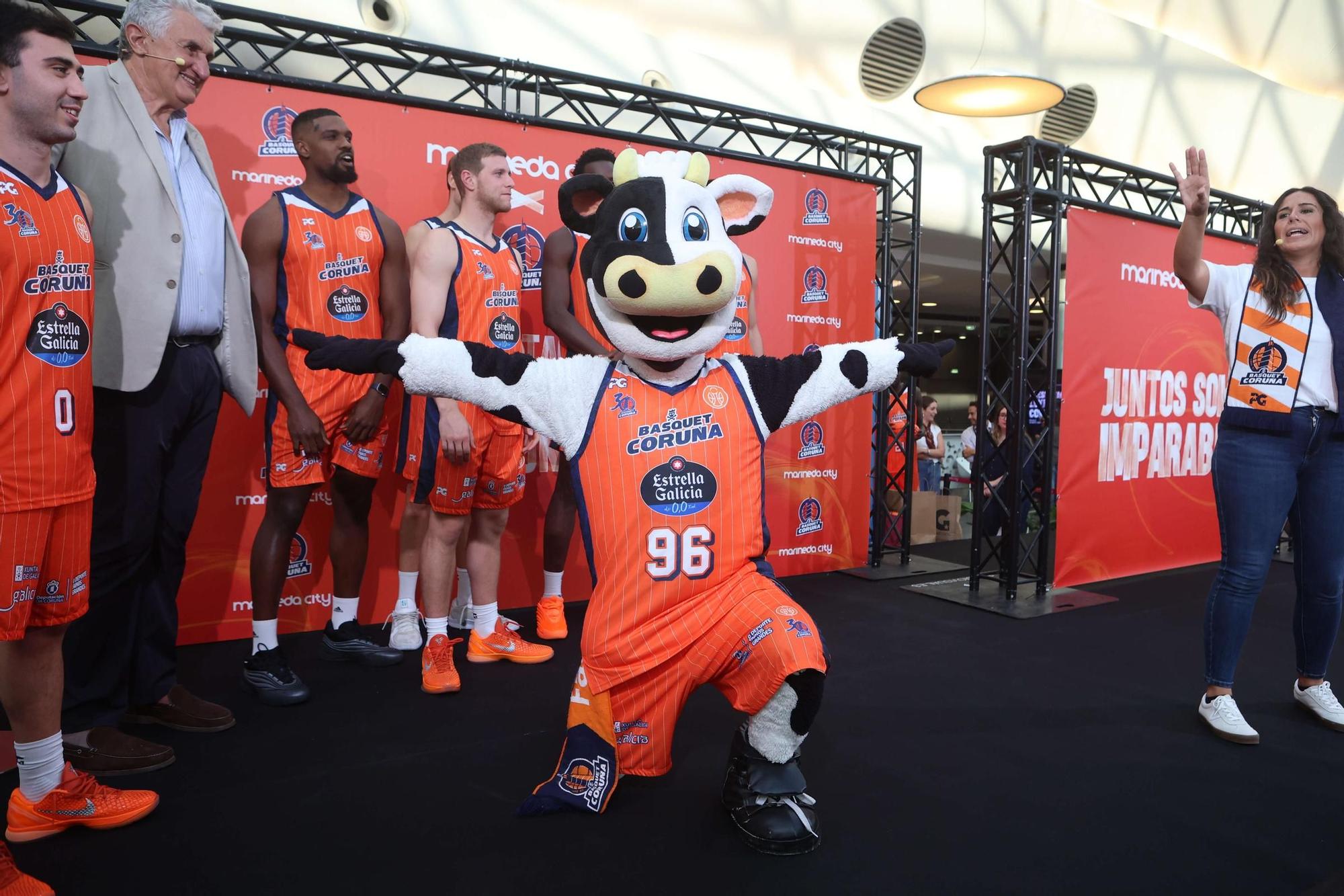 Presentación del equipo del Leyma Coruña en Marineda City