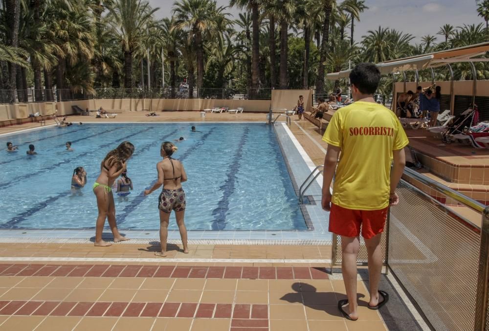 Las piscinas municipales abren en Elche