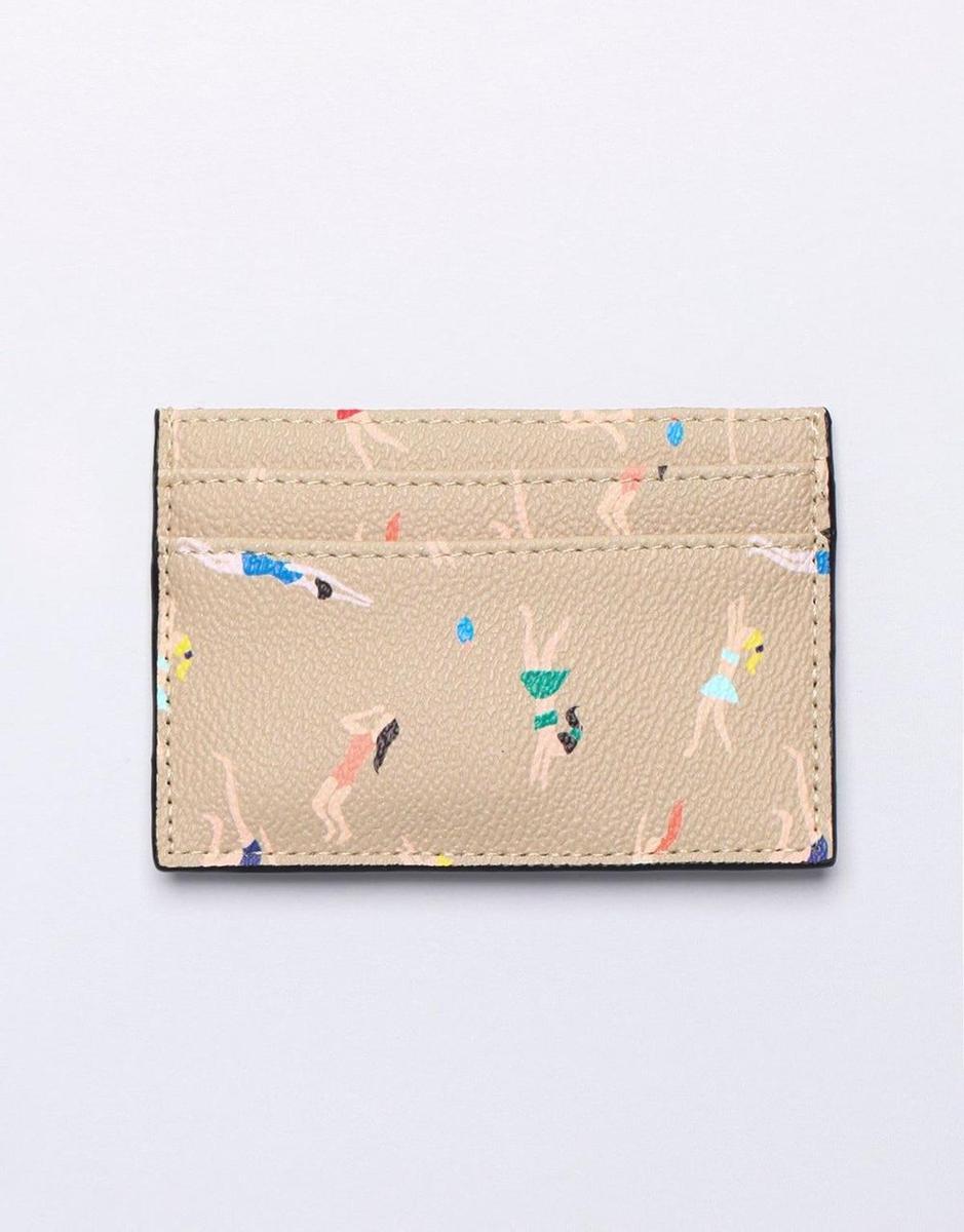 Tarjetero estampado de Pull&Bear (precio: 4,99 euros)