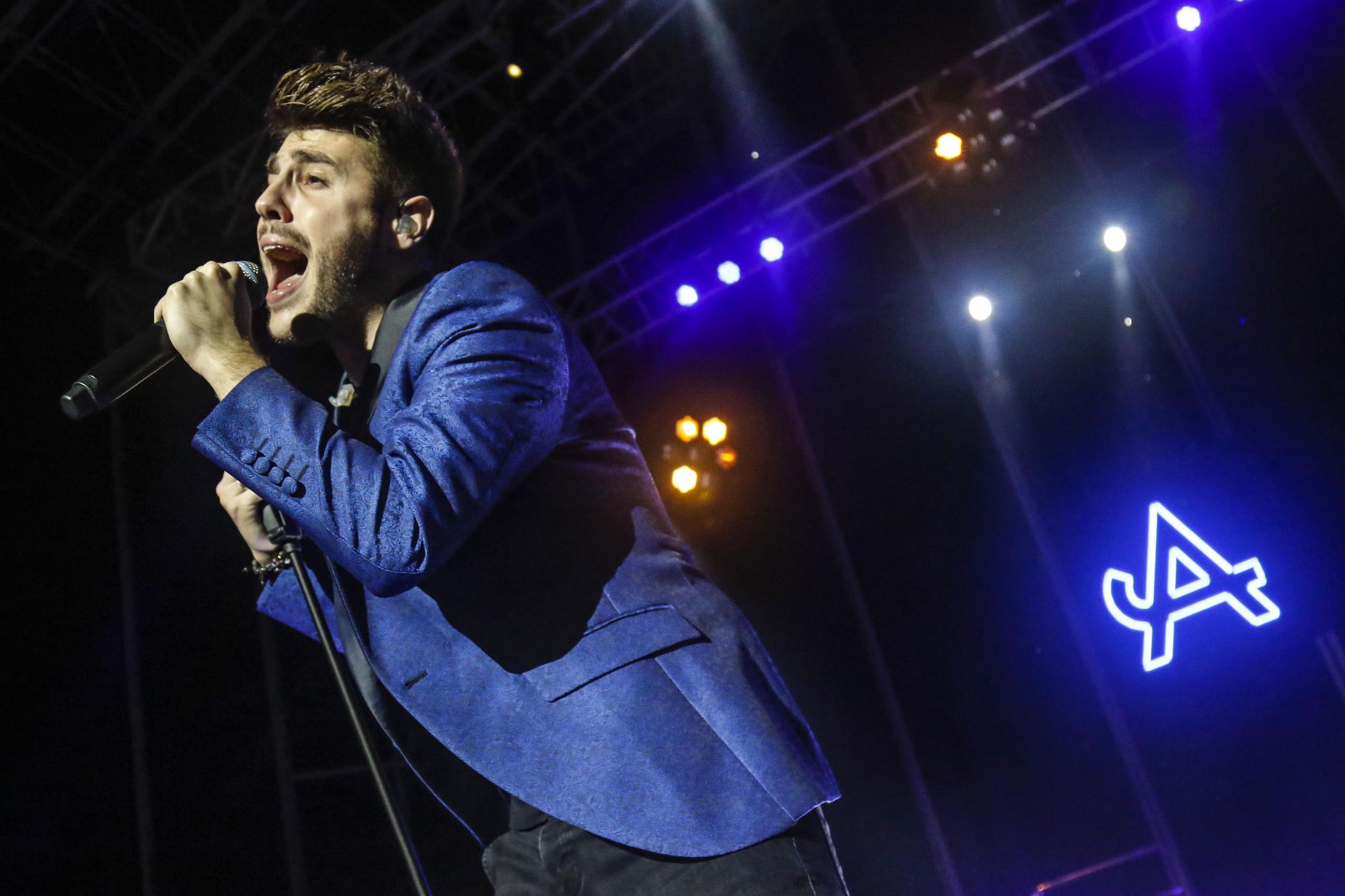 El cantante Antonio José: «Fui a Eurovisión con diez añitos, pero mis  padres se ocuparon de que siguiese siendo un niño»