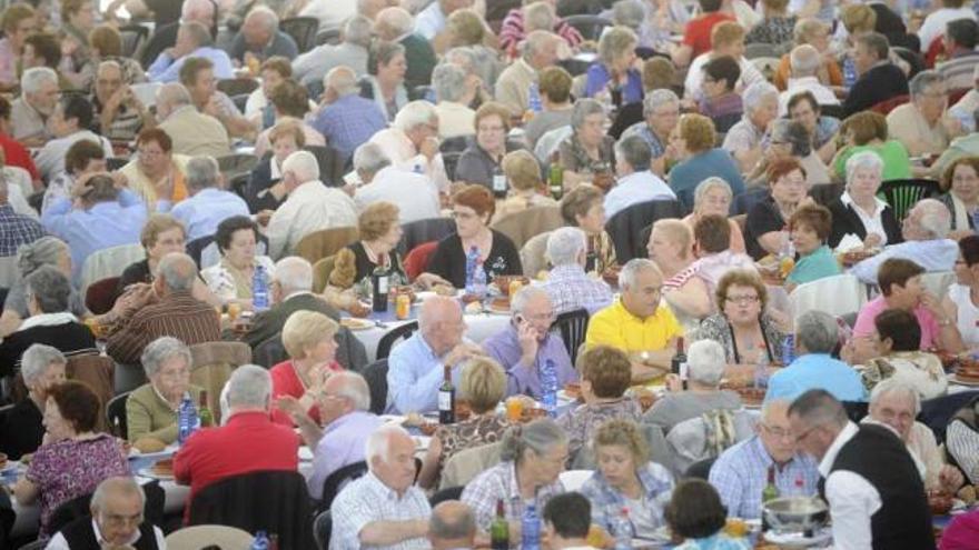 La Xuntanza dos Maiores reúne a 800 vecinos de la comarca