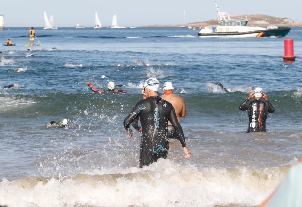 400 nadadores desafían a las aguas de Praia América. // Alba Villar