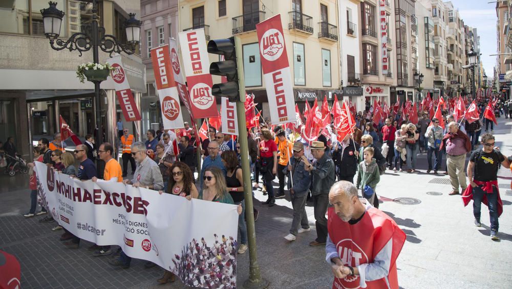 Más de 3.000 personas se manifiestan en Castelló por el 1 de Mayo