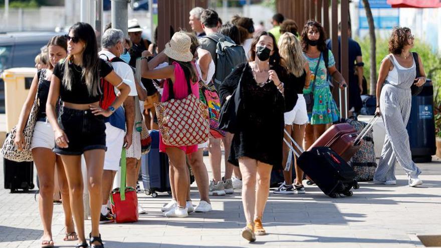 La isla de Ibiza soportó en mayo más población que hace 10 años sumando la de Formentera